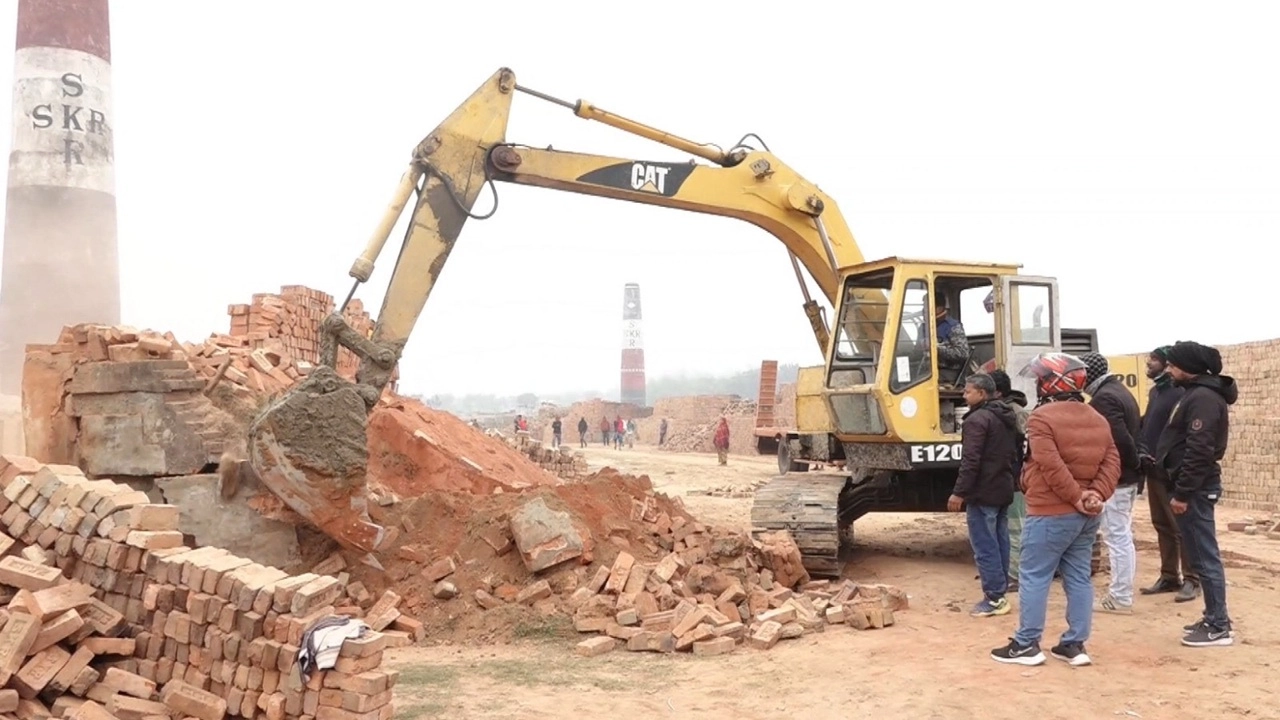 অবৈধভাবে পরিচালিত ইটভাটার বিরুদ্ধে দিনব্যাপী অভিযান