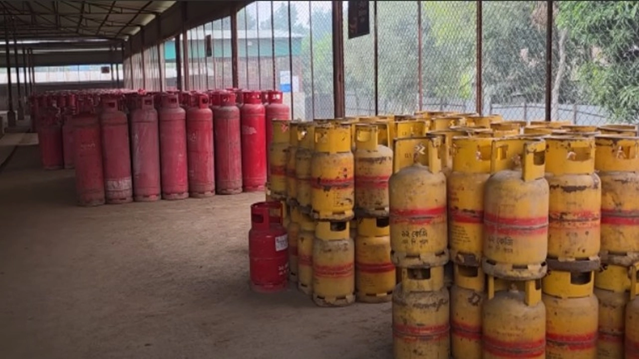 শায়েস্তাগঞ্জে অতিরিক্ত দামে গ্যাস বিক্রি