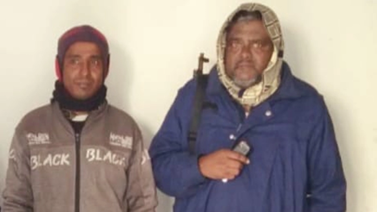 পুলিশের হাতে আটক আসামি চঞ্চল মিয়া