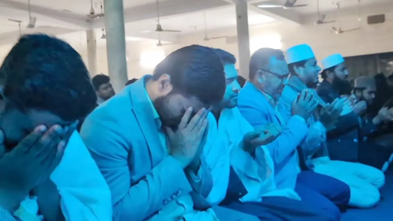 বুধবার রাত ১২টার দিকে চূড়ান্ত ফল প্রকাশের পর শিবিরের নেতা–কর্মীরা বিশ্ববিদ্যালয়ের কেন্দ্রীয় মসজিদে একত্রিত হয়ে শুকরানা নামাজ আদায় করেন