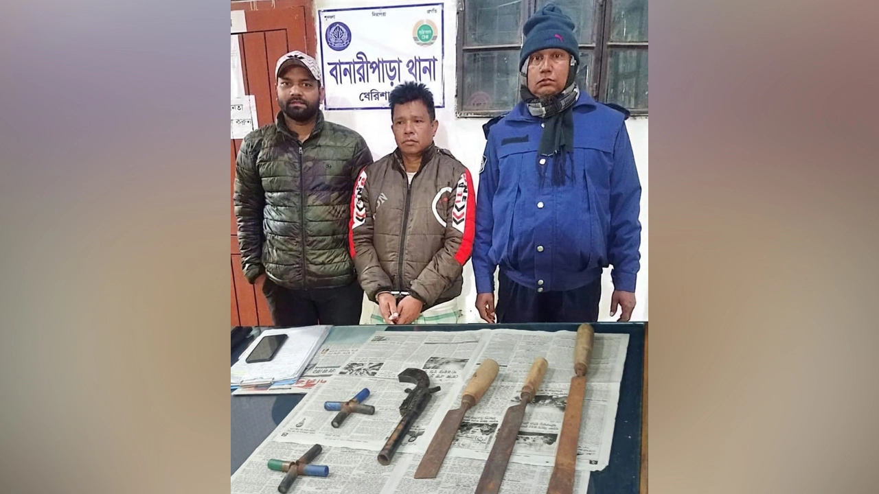 গ্রেফতারকৃতের নাম তারিকুল ইসলাম তারেক