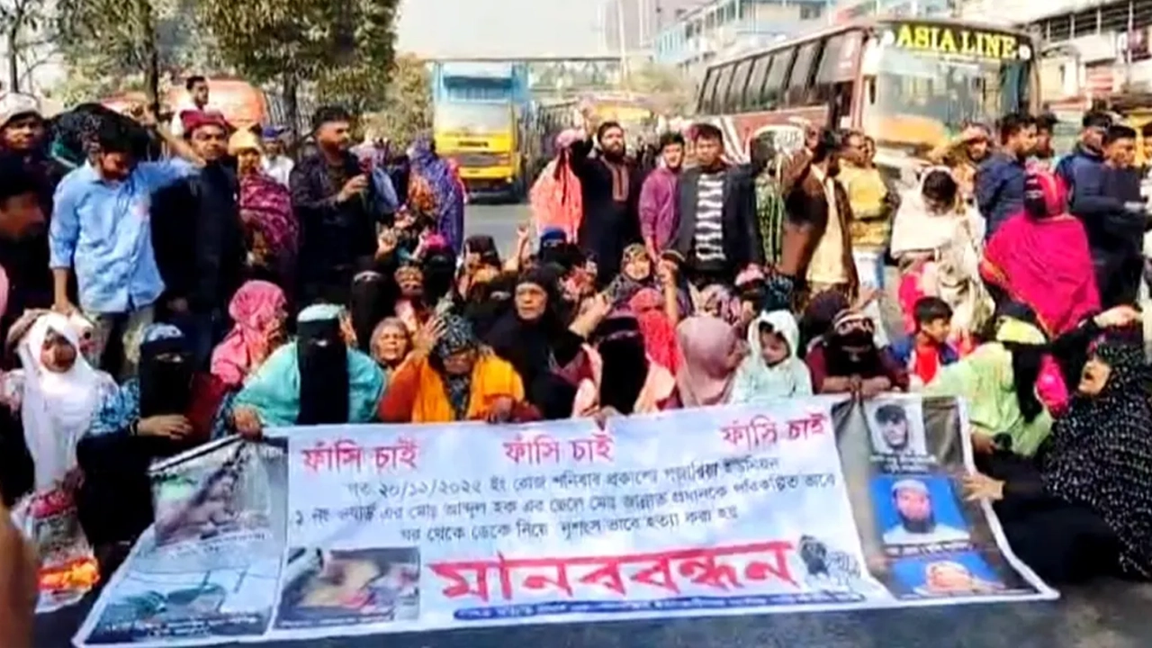 গজারিয়ায় ঢাকা-চট্টগ্রাম মহাসড়ক অবরোধ করেছেন স্থানীয়রা