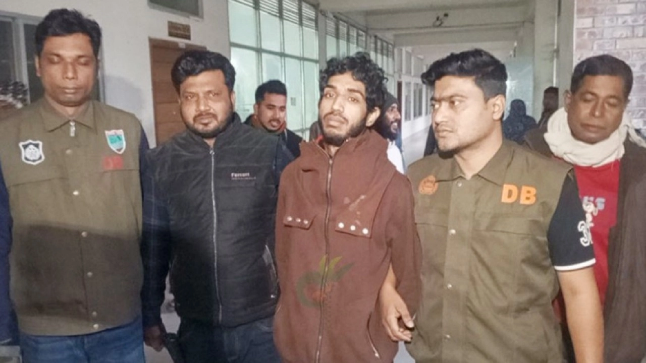 বিএনপি নেতা আলমগীর হোসেন হত্যা মামলার মূল শুটার ত্রিদিব চক্রবর্তী মিশুক গ্রেপ্তার