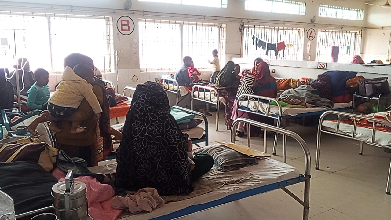 হাসপাতালে রোগীর চাপ