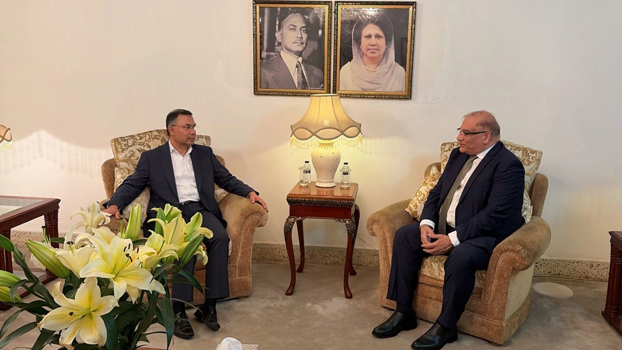 বিএনপির ভারপ্রাপ্ত চেয়ারম্যান তারেক রহমানের সঙ্গে সৌজন্য সাক্ষাৎ করেছেন ঢাকায় নিযুক্ত পাকিস্তানের হাইকমিশনার ইমরান হায়দার