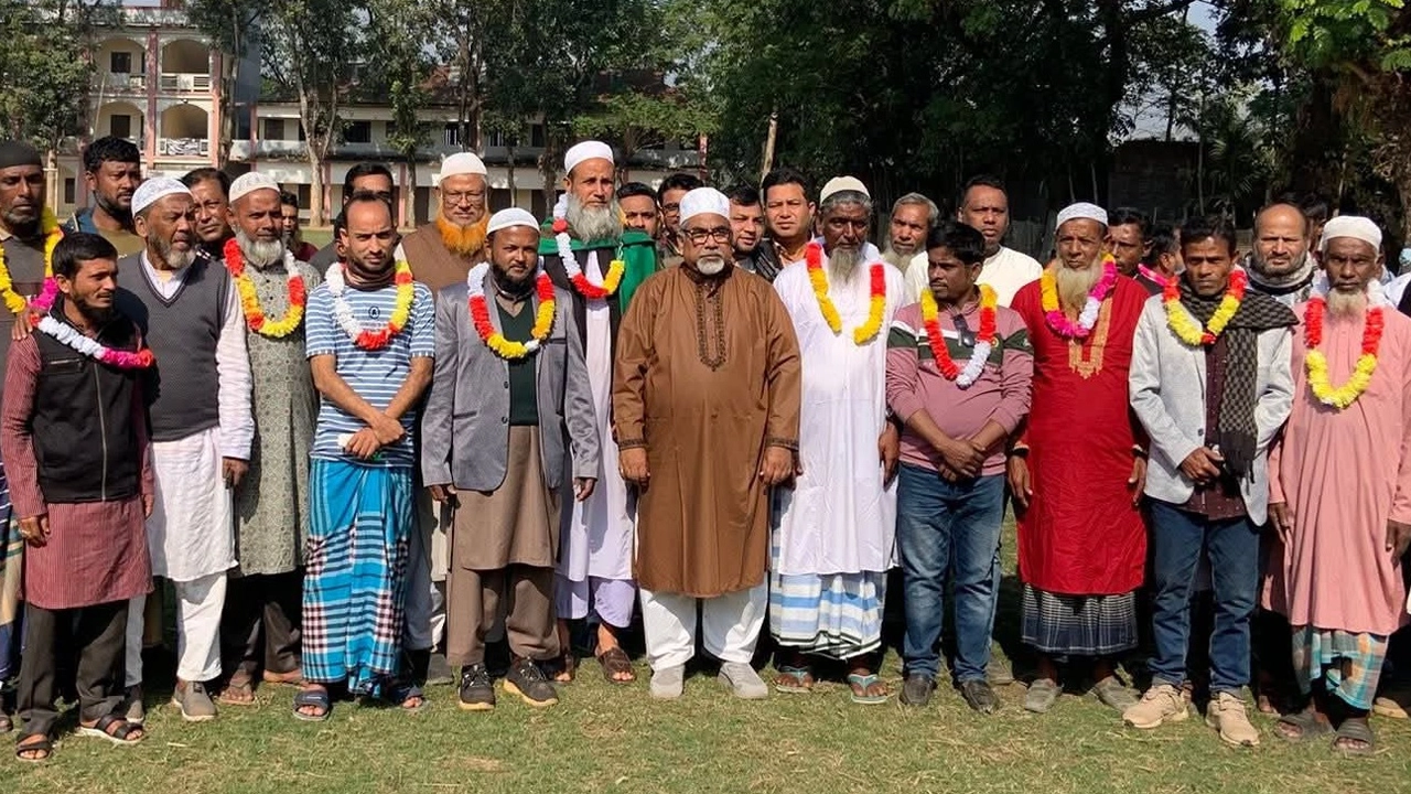 আওয়ামী লীগ ও জামায়াতে ইসলামীর অর্ধশতাধিক নেতাকর্মী বিএনপিতে যোগদান