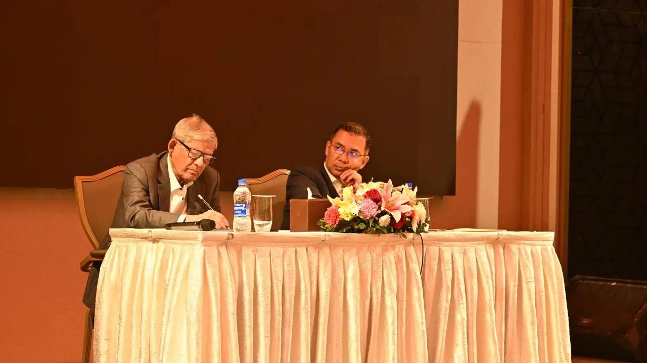 মির্জা ফখরুল ও তারেক রহমান