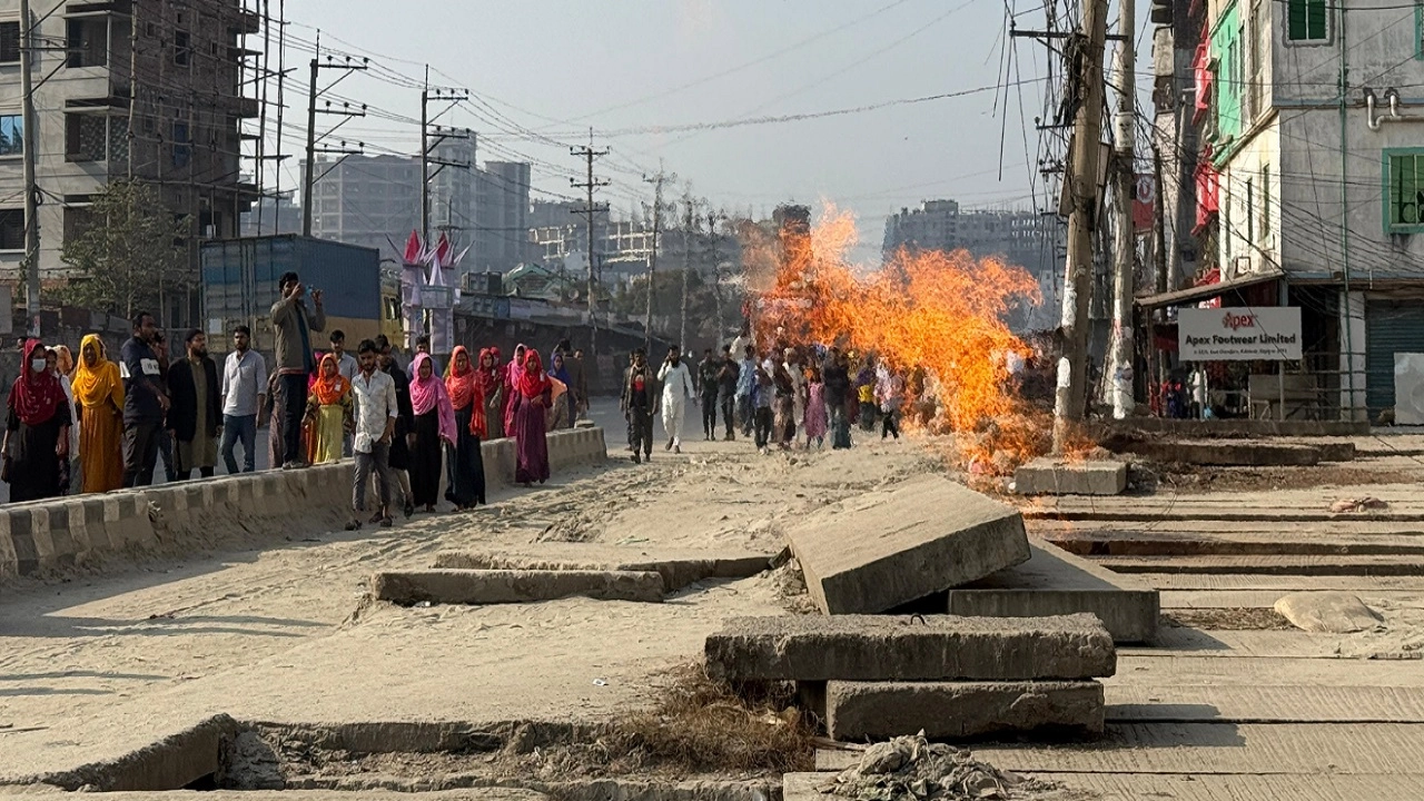 লিকেজ থেকে আগুর জ্বলছে