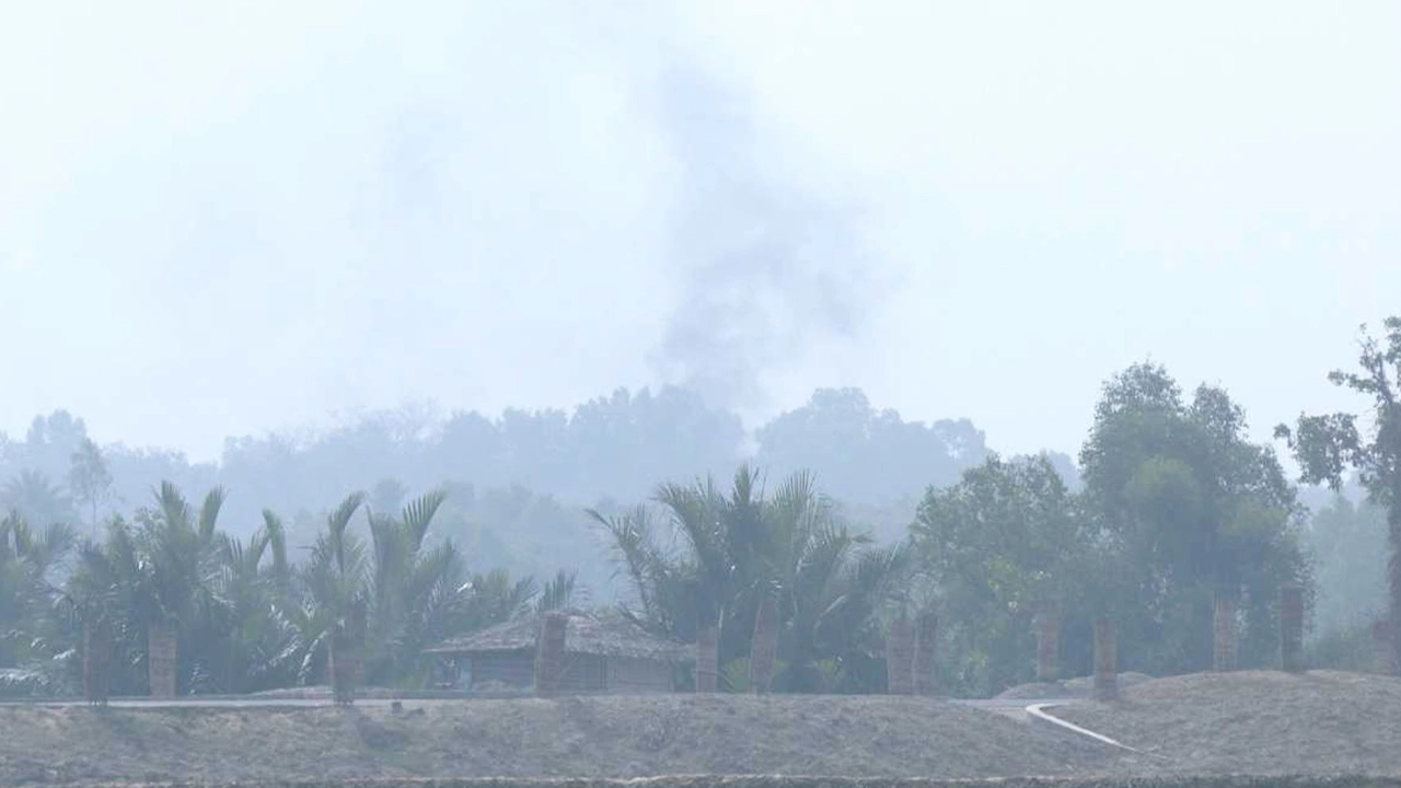 টানা তিনদিন ধরে থেমে থেমে গোলাগুলি ও বোমা বিস্ফোরণ