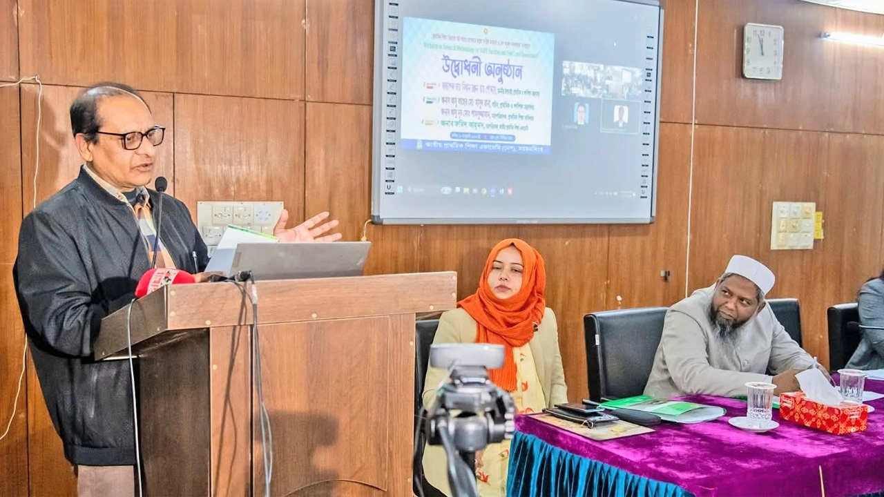কর্মশালায় বক্তব্য রাখেন প্রাথমিক ও গণশিক্ষা মন্ত্রণালয়ের উপদেষ্টা অধ্যাপক ডা. বিধান রঞ্জন রায় পোদ্দার
