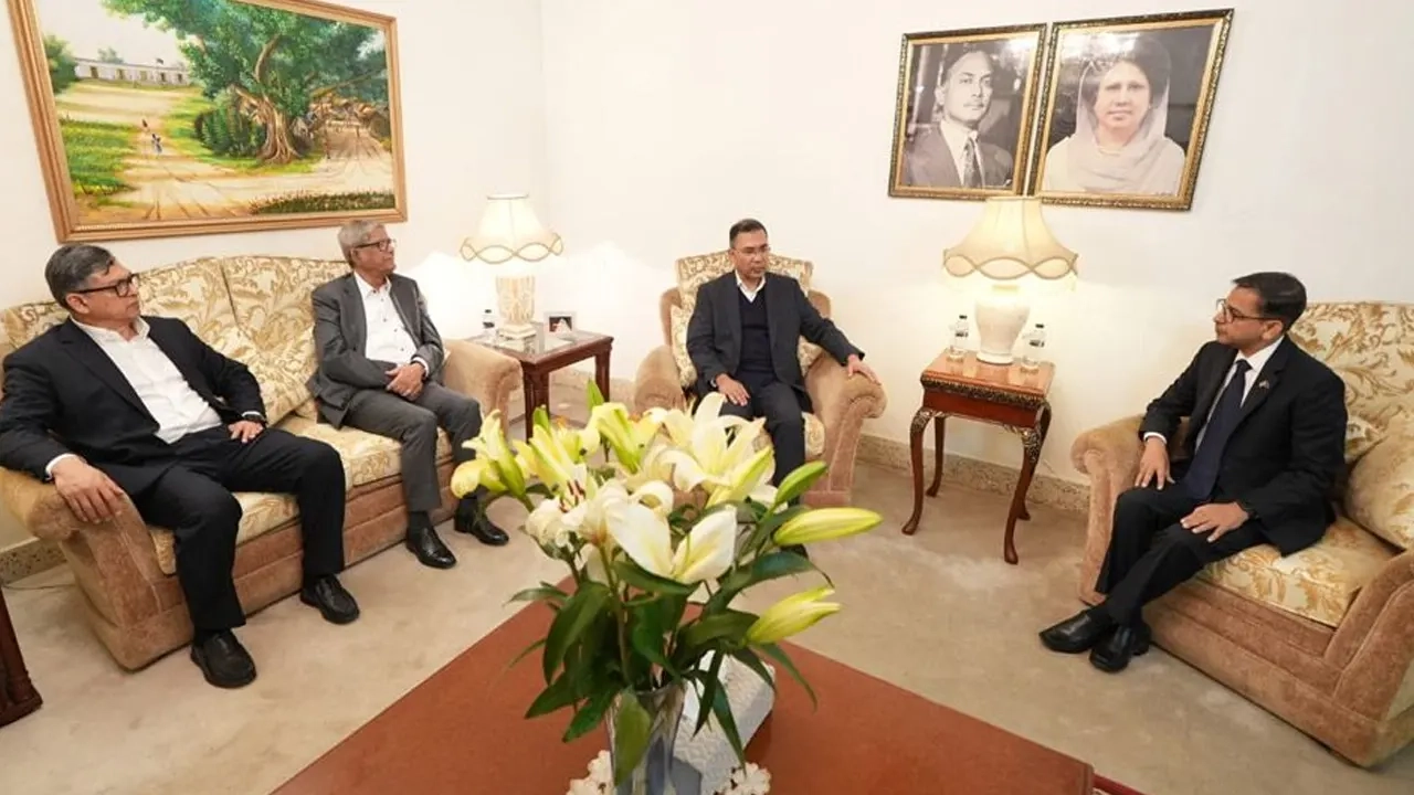 বিএনপি চেয়ারম্যান তারেক রহমানের সঙ্গে সৌজন্য সাক্ষাৎ করেছেন বাংলাদেশে নিযুক্ত ভারতের হাইকমিশনার প্রণয় ভার্মা