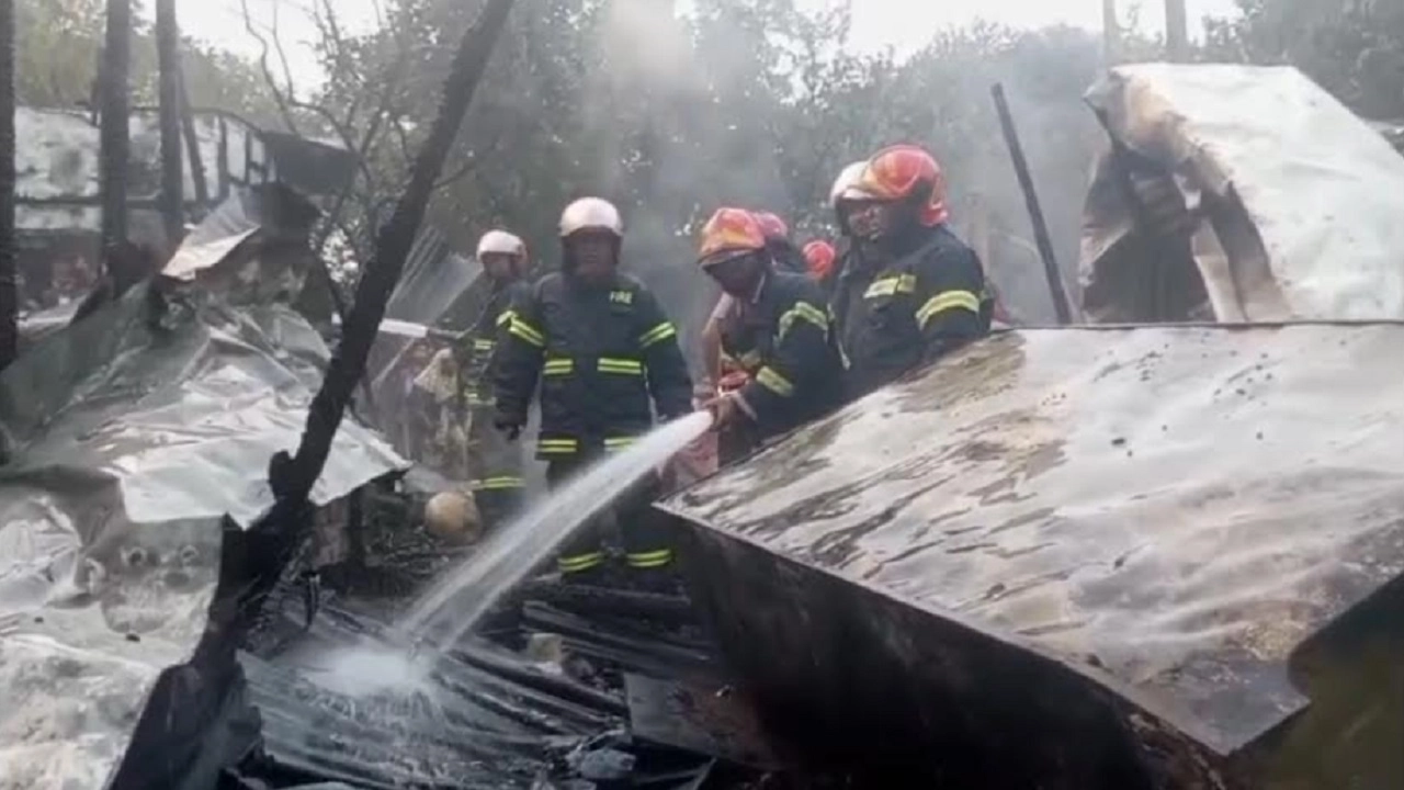 বসতবাড়িতে অগ্নিকাণ্ড