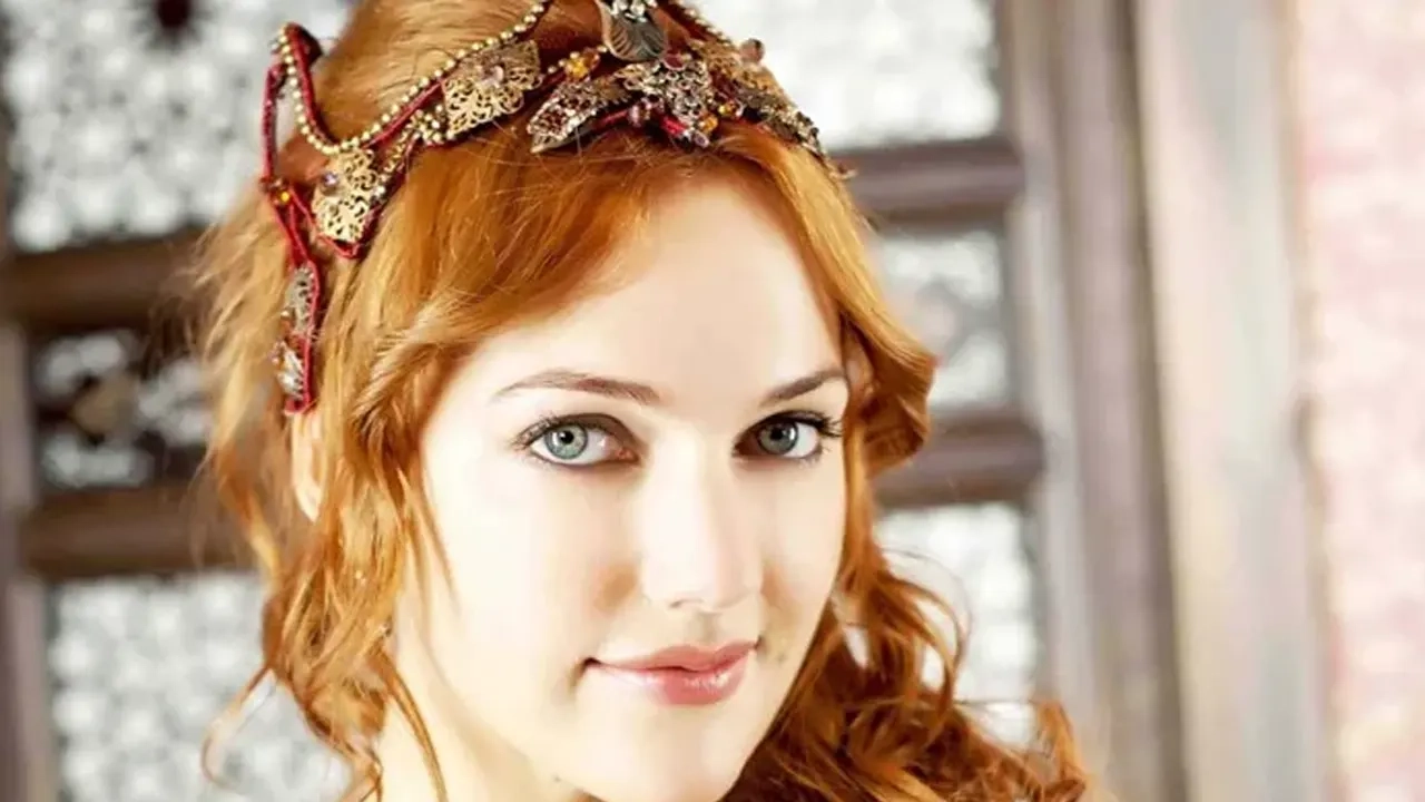 তুরস্কের অভিনেত্রী মেরিয়েম উজারলি