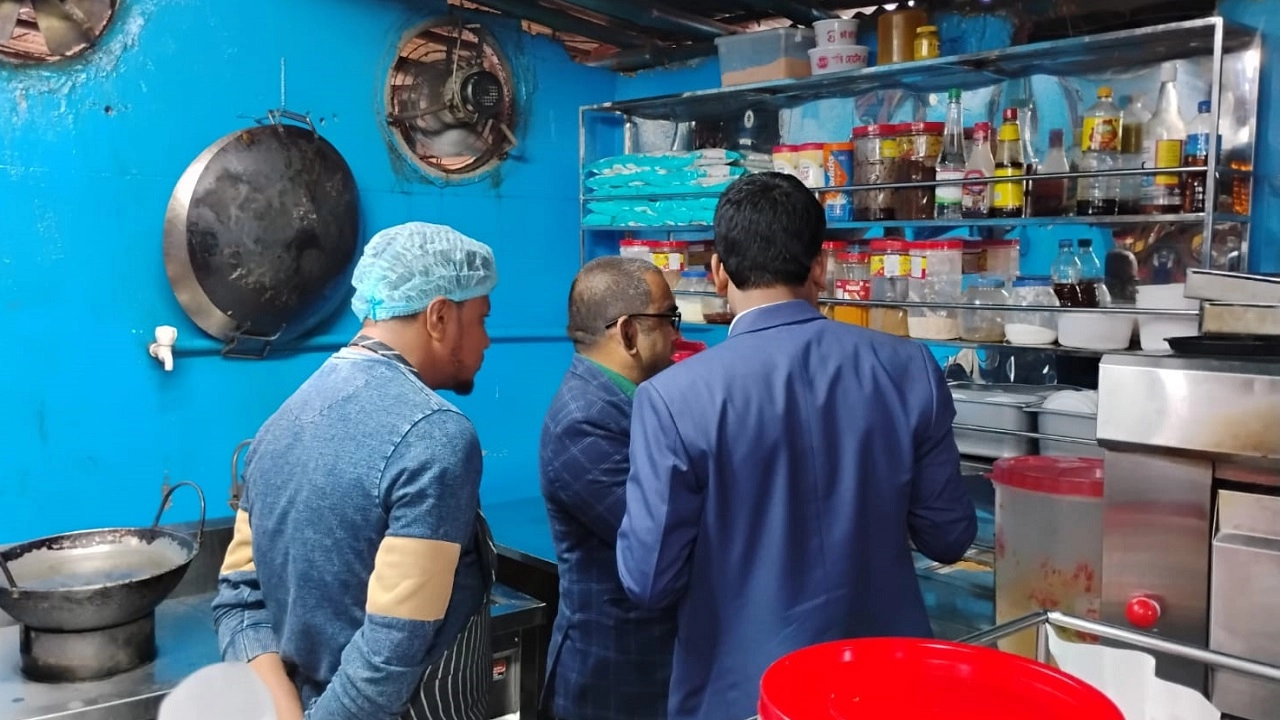 চুয়াডাঙ্গায় চটপটি বিক্রেতাকে জরিমানা