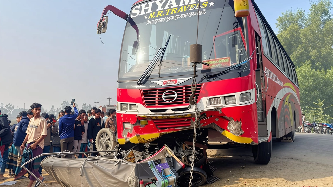 সংঘর্ষে দুমড়ে-মুচড়ে অটোরিকশা