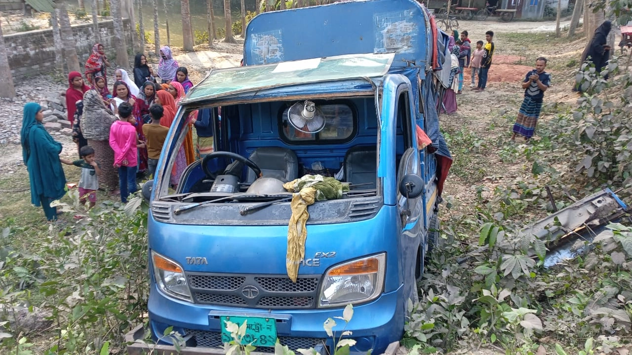 দুর্ঘটনা কবলিত ট্রাক