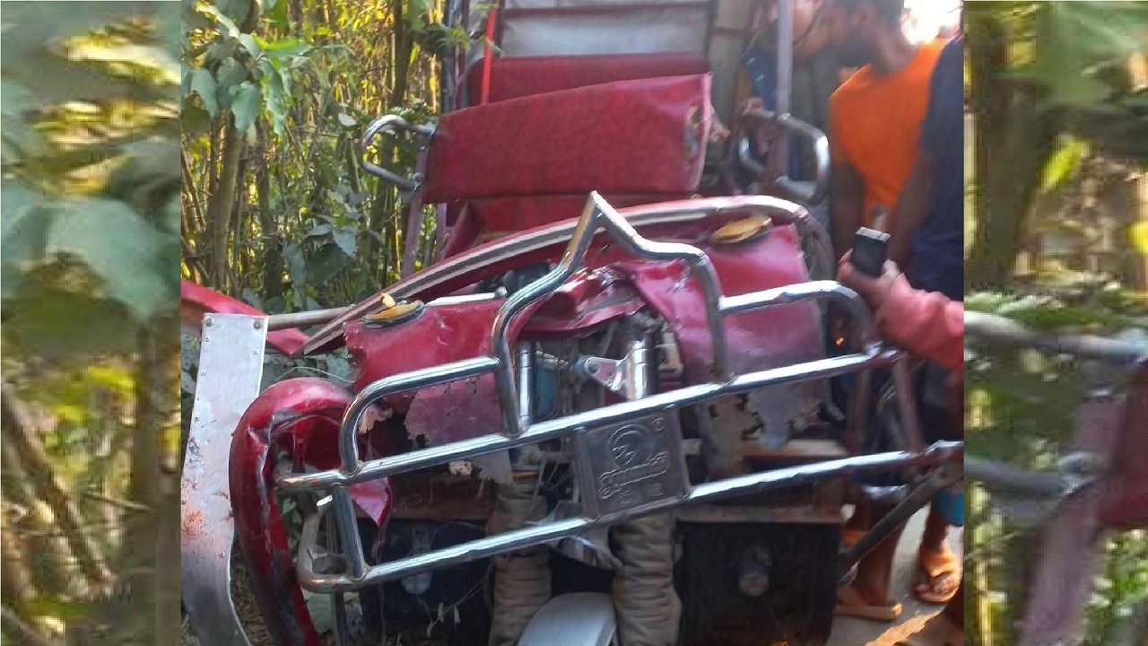 ইজিবাইক-ট্রাক্টর সংঘর্ষ