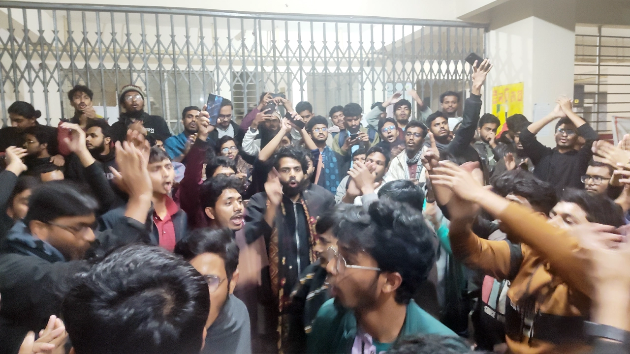 শাবিপ্রবি ক্যাম্পাসে উত্তেজনা ছড়িয়ে পড়েছে