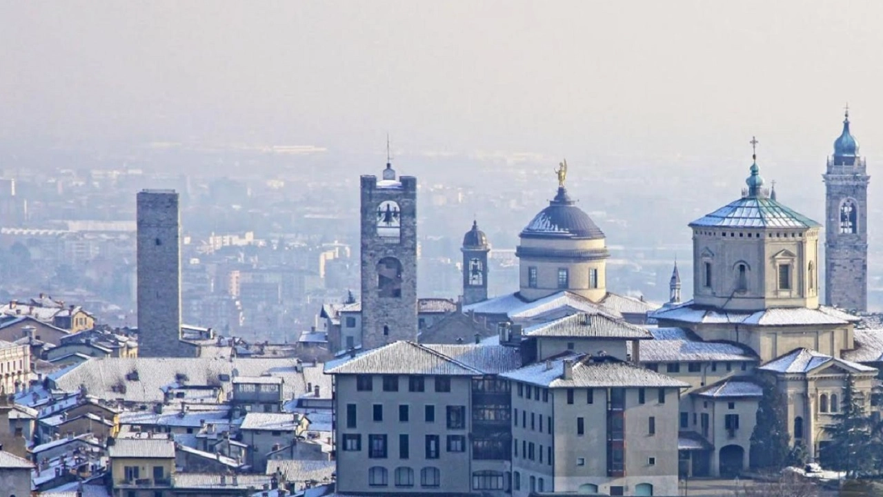 তুষারপাত শুরু হয়েছে