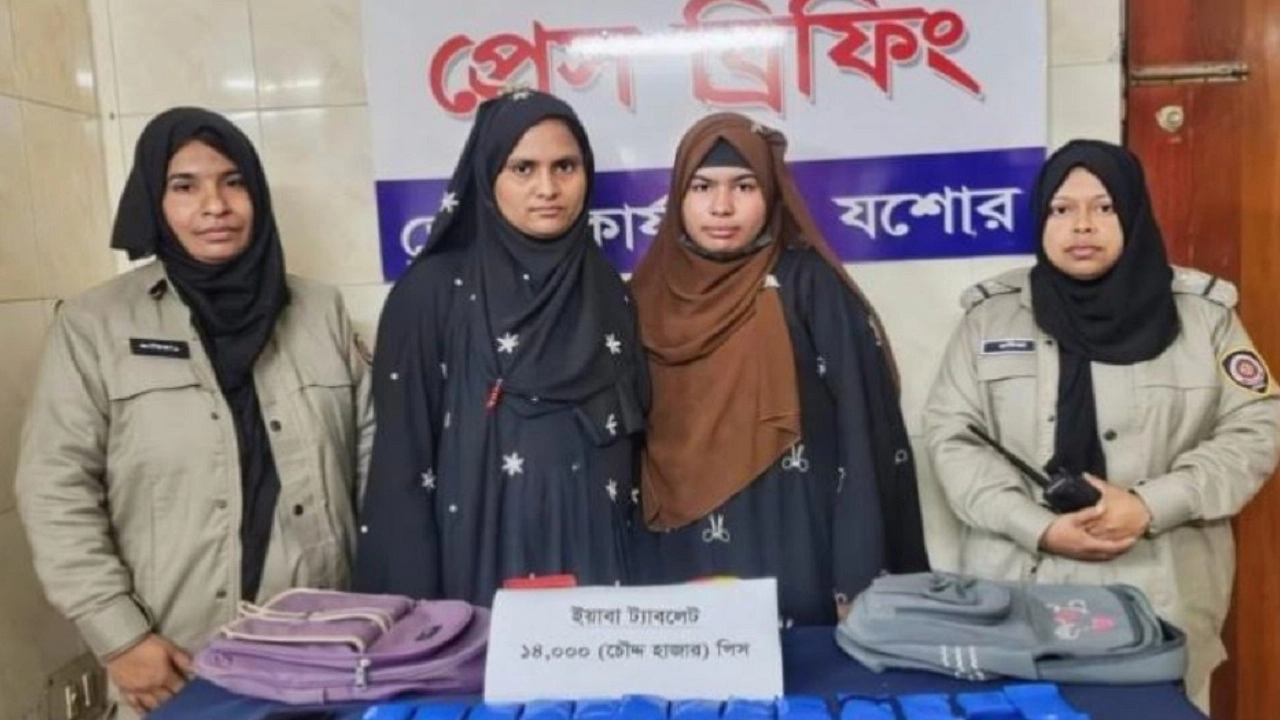 ইয়াবাসহ দুই নারী মাদককারবারিকে আটক