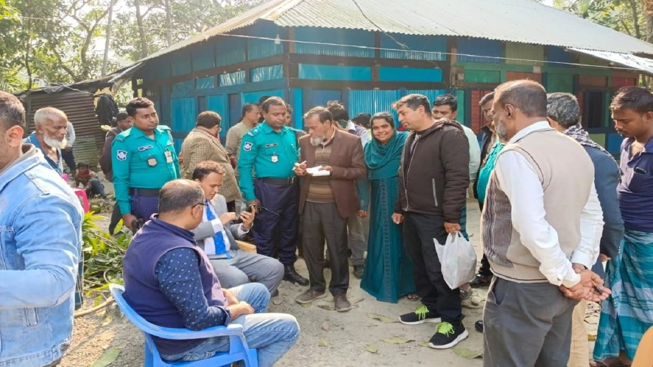 মাটি কেটে ঘের করার অপরাধে জুয়েল সরদার (৫০) নামে এক ব্যক্তিকে ১ লাখ টাকা অর্থদণ্ড