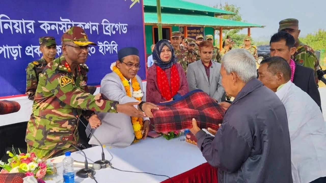 বাংলাদেশ সেনাবাহিনীর পাঁচ শতাধিক পরিবারের মাঝে শীতবস্ত্র ও বিনামূল্যে চিকিৎসা সেবা প্রদান
