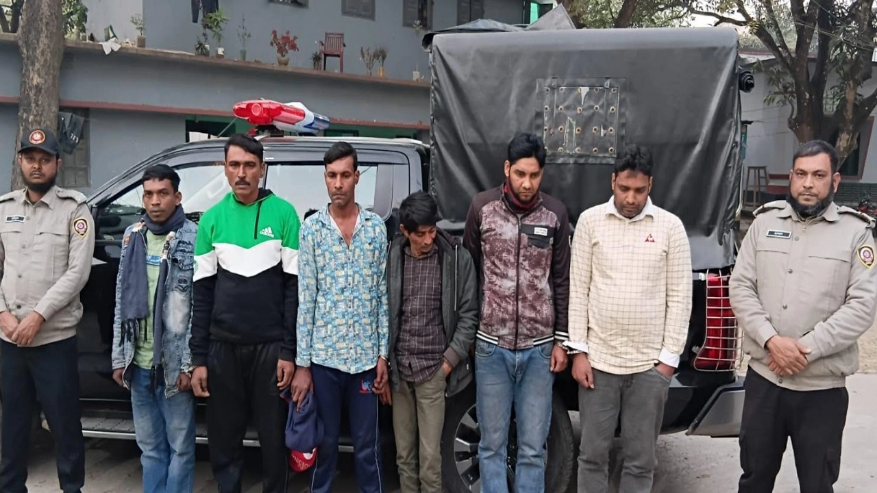 আটক ছয় জন