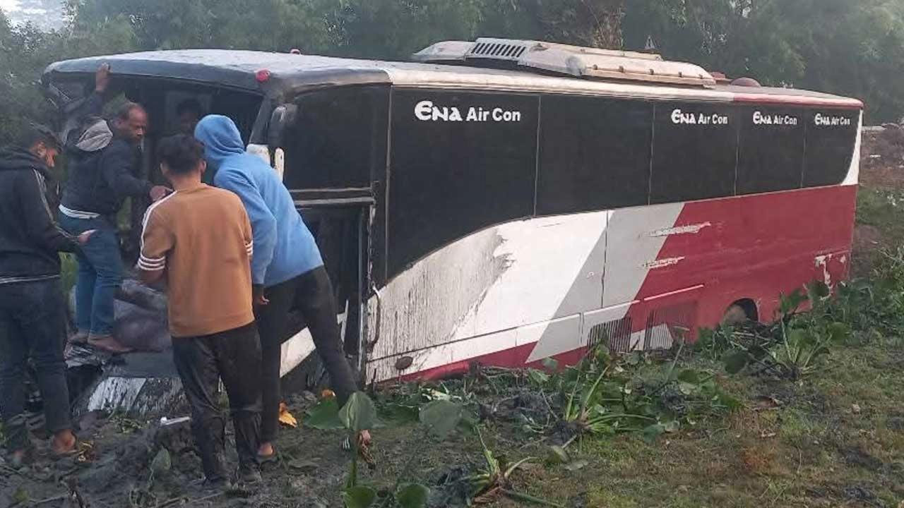 নামগঞ্জ-সিলেট আঞ্চলিক মহাসড়কে বাস-ট্রাকের মুখোমুখি সংঘর্ষ