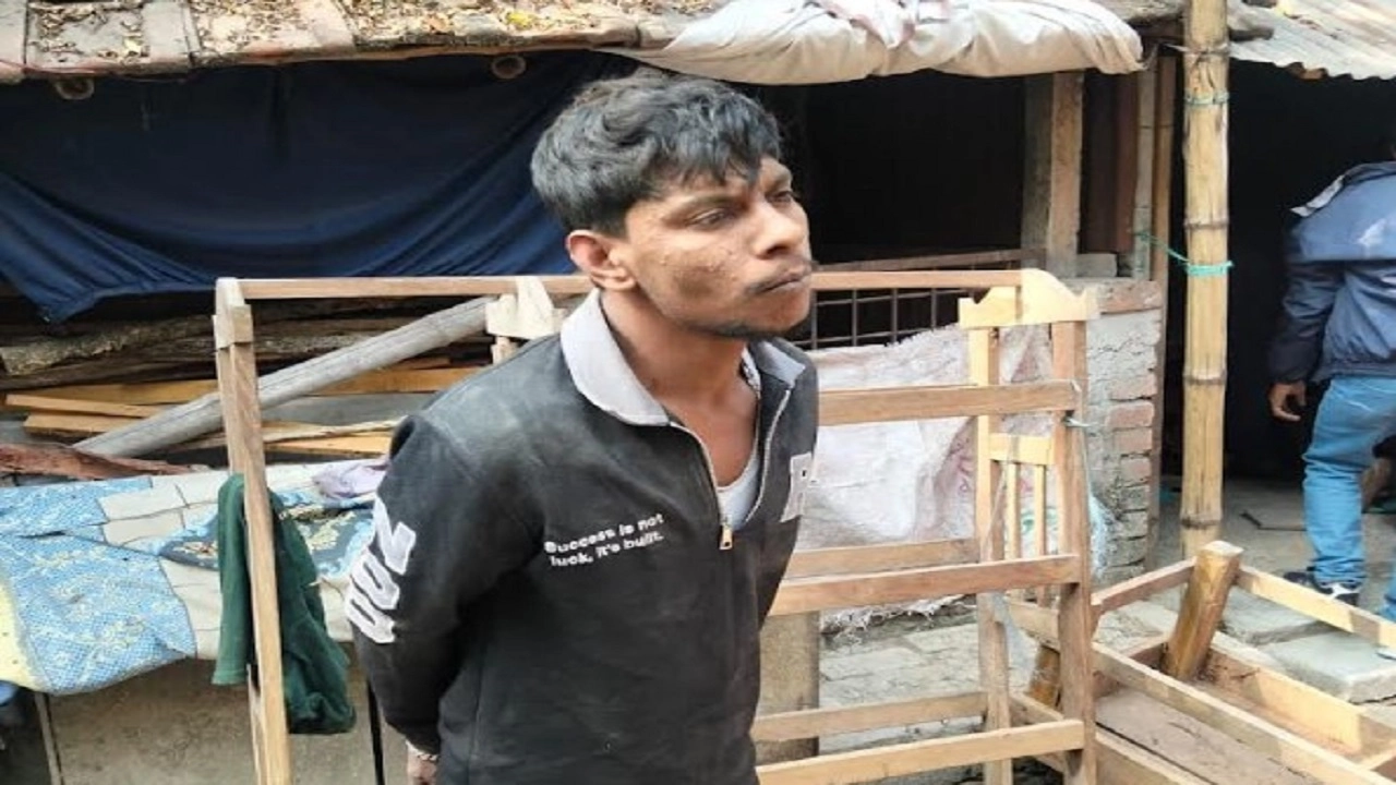 যশোরে বহুল আলোচিত সন্ত্রাসী ও চোর আলামিন (২৮)