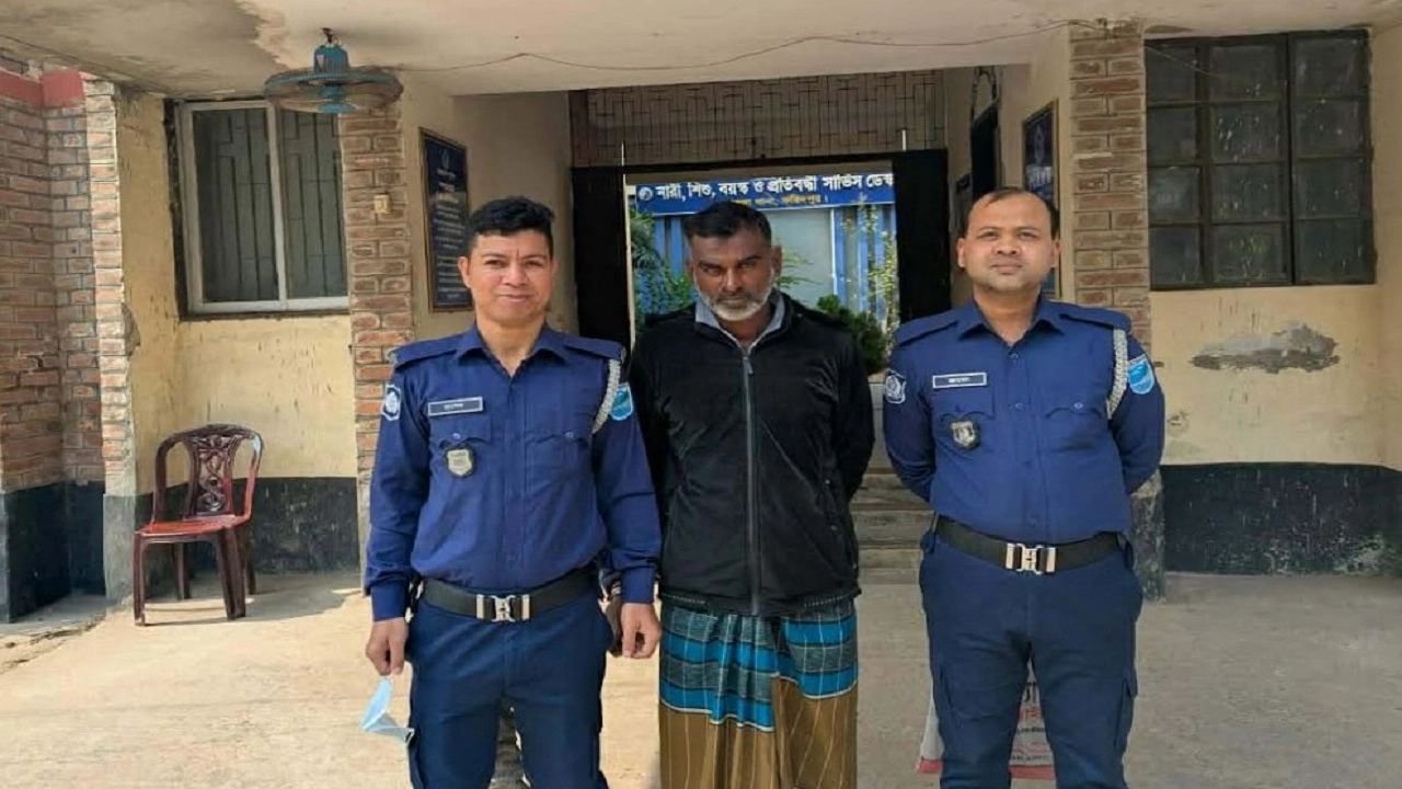 মানসিক প্রতিবন্ধী এক নারীকে ধর্ষণের অভিযোগে কাইয়ুম মোল্যা (৩৫) নামে এক যুবক আটক