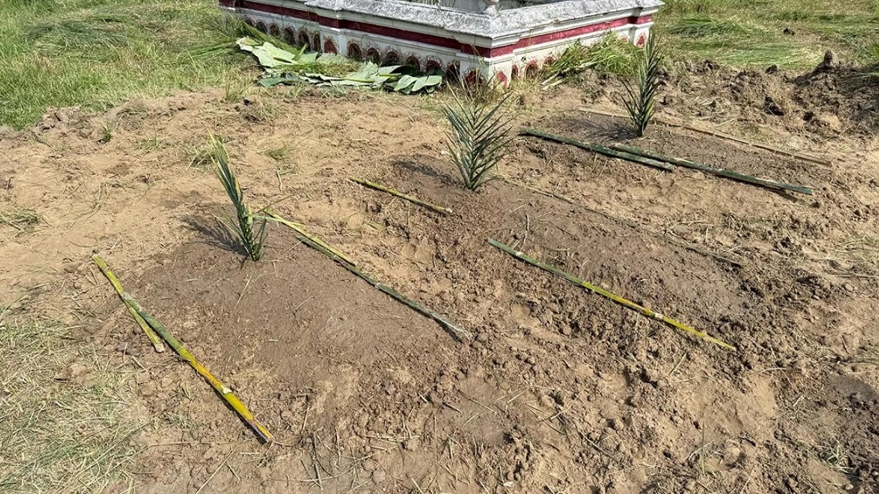 উত্তরায় অগ্নিকাণ্ডে নিহত স্বামী–স্ত্রী ও শিশুপুত্রের পাশাপাশি দাফন