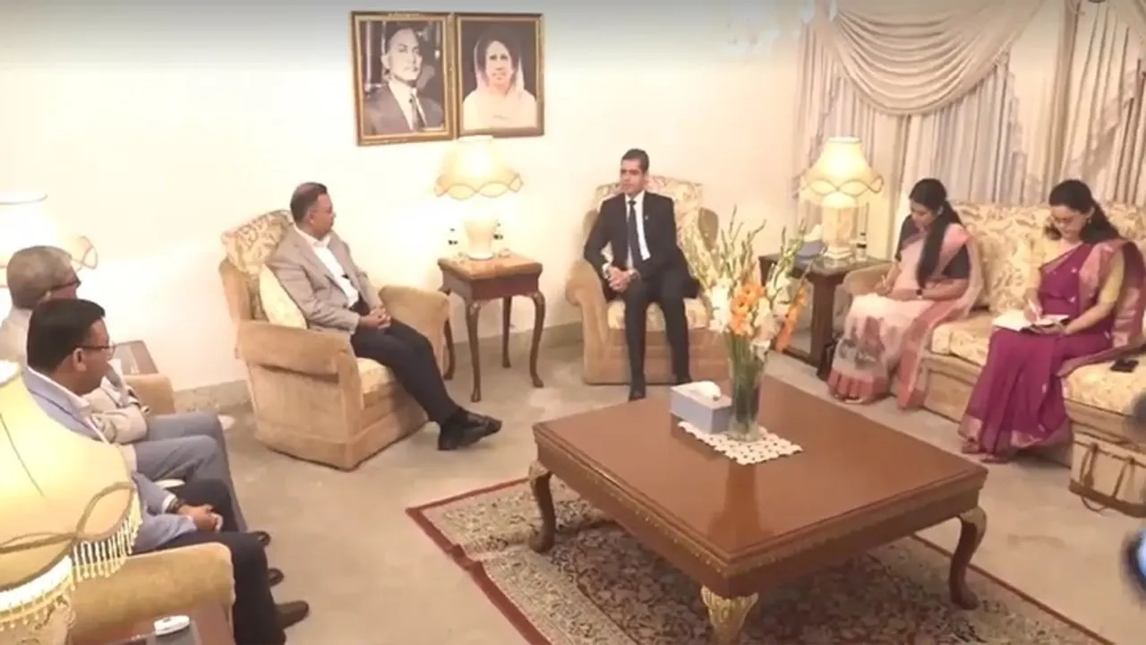 শনিবার (১৭ জানুয়ারি) বিকেলে গুলশানে বিএনপির চেয়ারম্যান তারেক রহমানের সঙ্গে নেপালের রাষ্ট্রদূত ঘনশ্যাম ভান্ডারির সৌজন্য সাক্ষাৎ