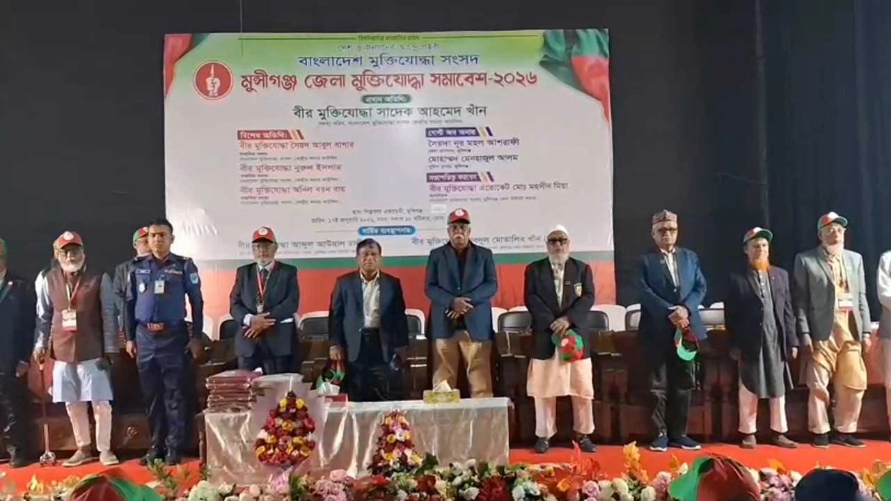 মুক্তিযোদ্ধা সমাবেশে বক্তব্য রাখেন বীর মুক্তিযোদ্ধা সাদেক আহমেদ খান