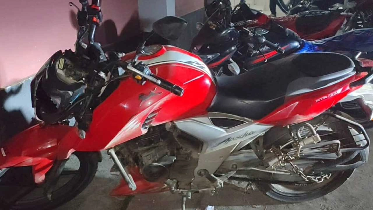 দুর্ঘটনা কবলিত মোটরসাইকেল