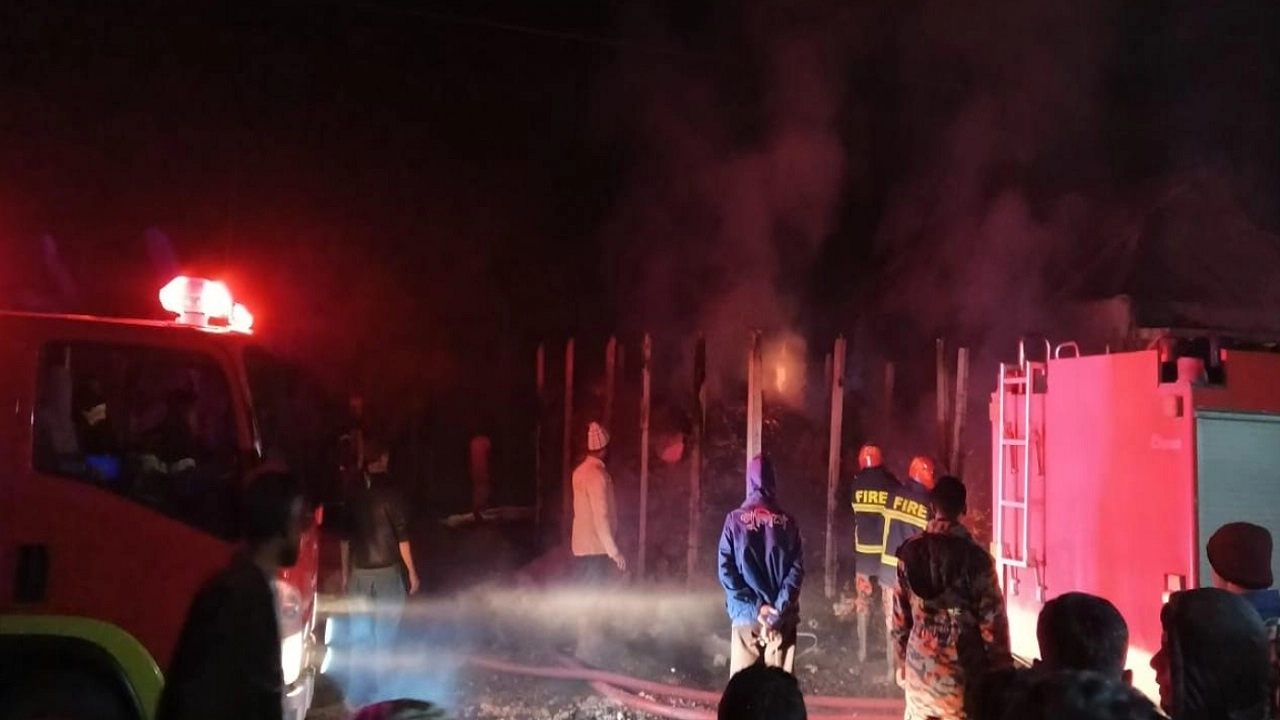 তুলার দোকান পুড়ে ছাই