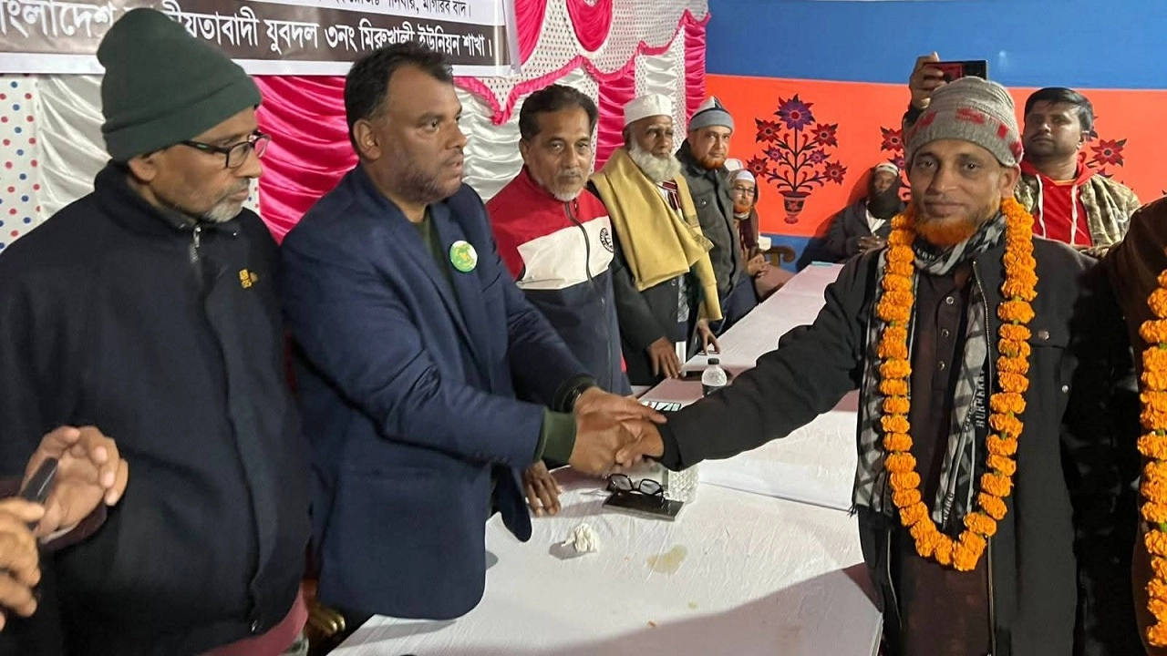 মঠবাড়িয়ার মিরুখালীতে যুবলীগ ও যুবসংহতির নেতাকর্মীদের যুবদলে যোগদান