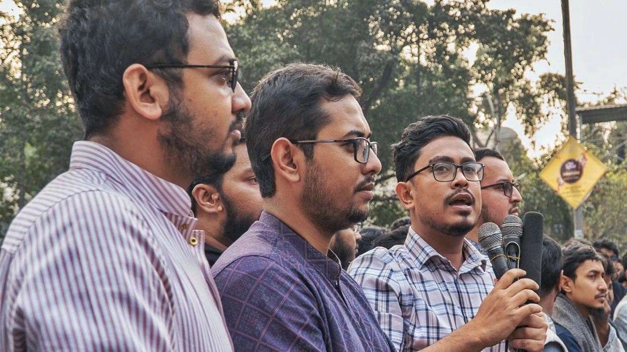 শাকসু নির্ধারিত সময়ে নির্বাচন বাস্তবায়নের দাবিতে ছাত্রশিবিরের উদ্যোগে বিক্ষোভ মিছিল