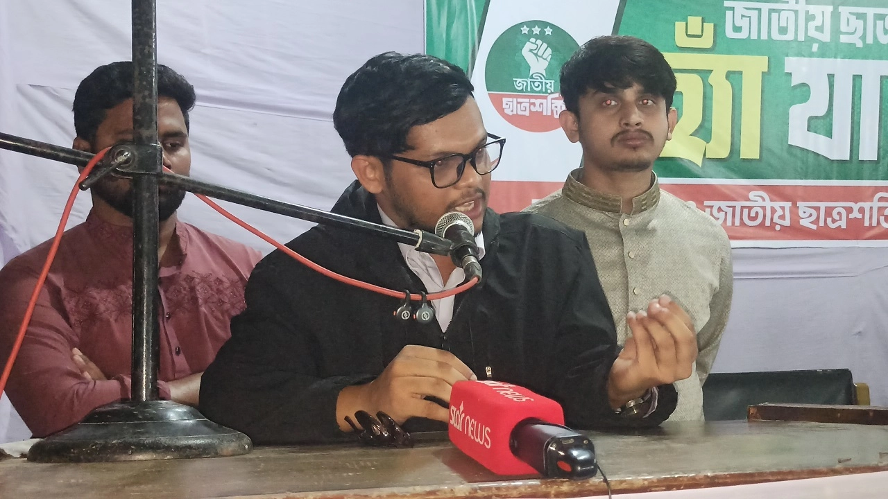 জাতীয় ছাত্রশক্তির কেন্দ্রীয় কমিটির সদস্য সচিব আবু বাকের মজুমদার