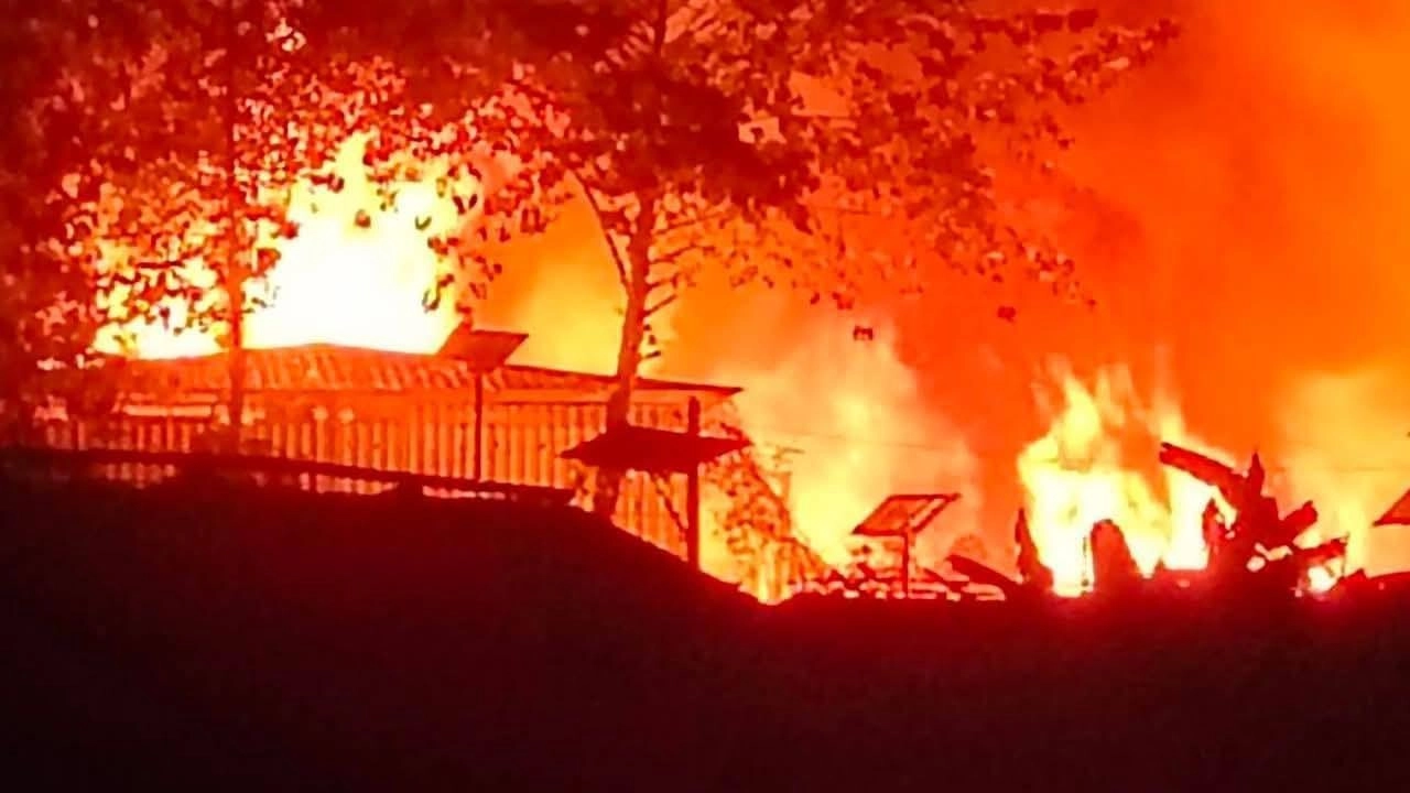 রোহিঙ্গা ক্যাম্পে ভয়াবহ অগ্নিকাণ্ড