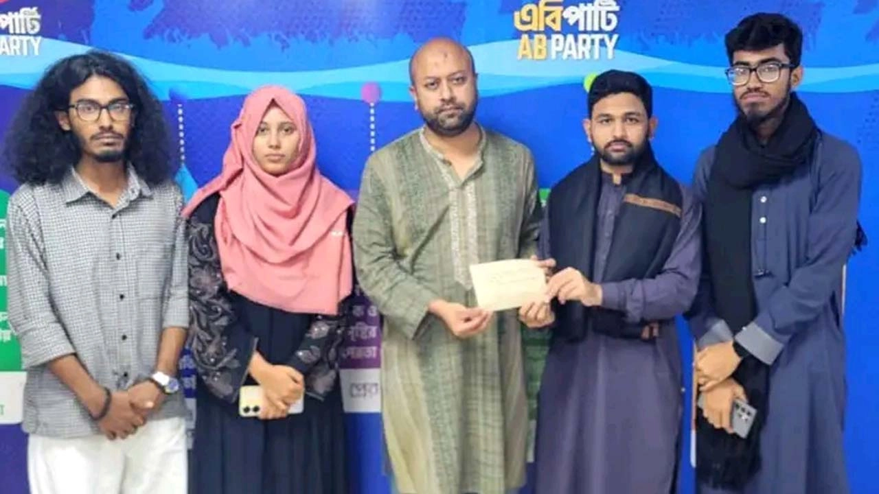 ওসমান হাদির ইনকিলাব মঞ্চ থেকে অর্থ সহায়তা পেলেন ব্যারিস্টার ফুয়াদ