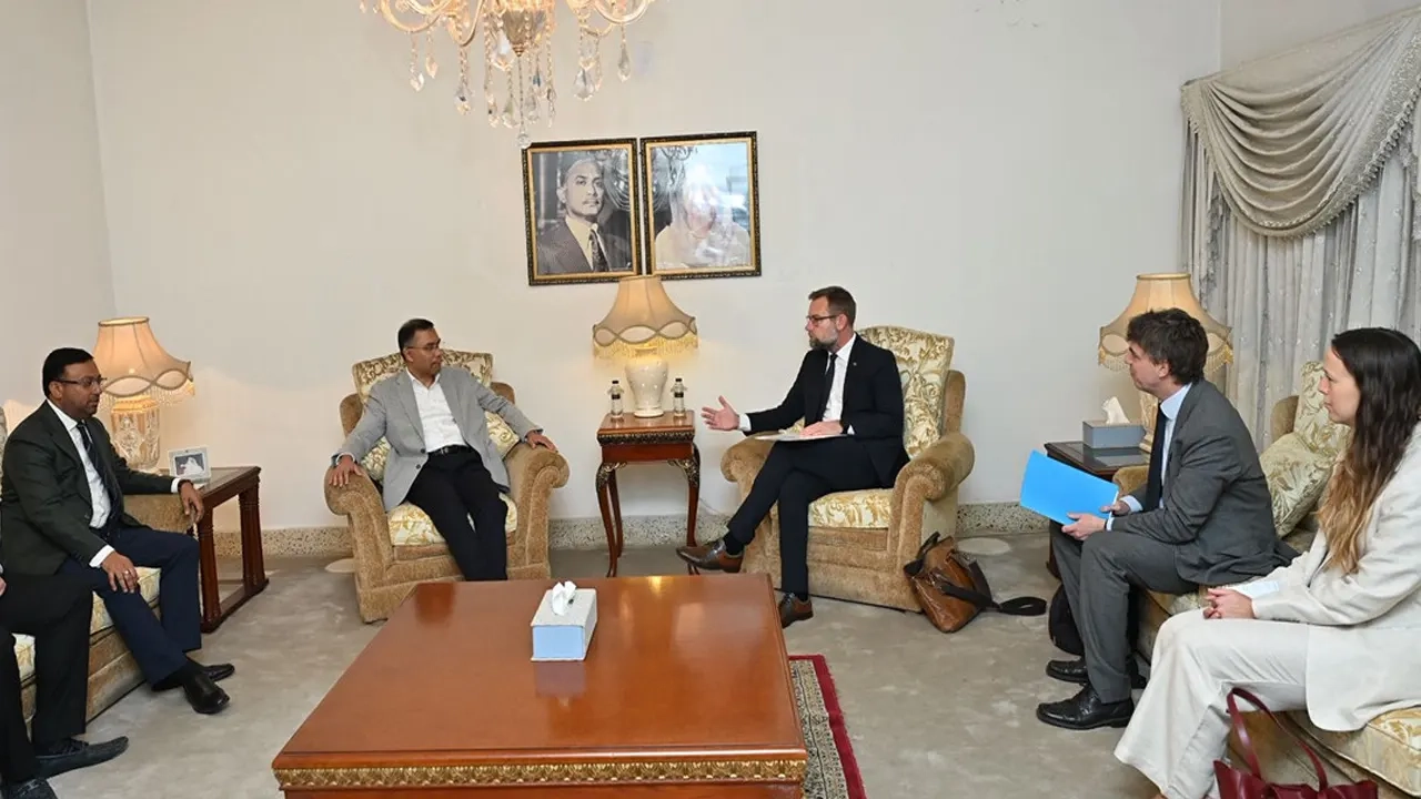 বিএনপি চেয়ারম্যান তারেক রহমানের সঙ্গে সাক্ষাতে বসেছেন ঢাকায় নিযুক্ত রাশিয়ার রাষ্ট্রদূত আলেকজান্ডার গ্রিগোরিয়েভিচ খোজিন