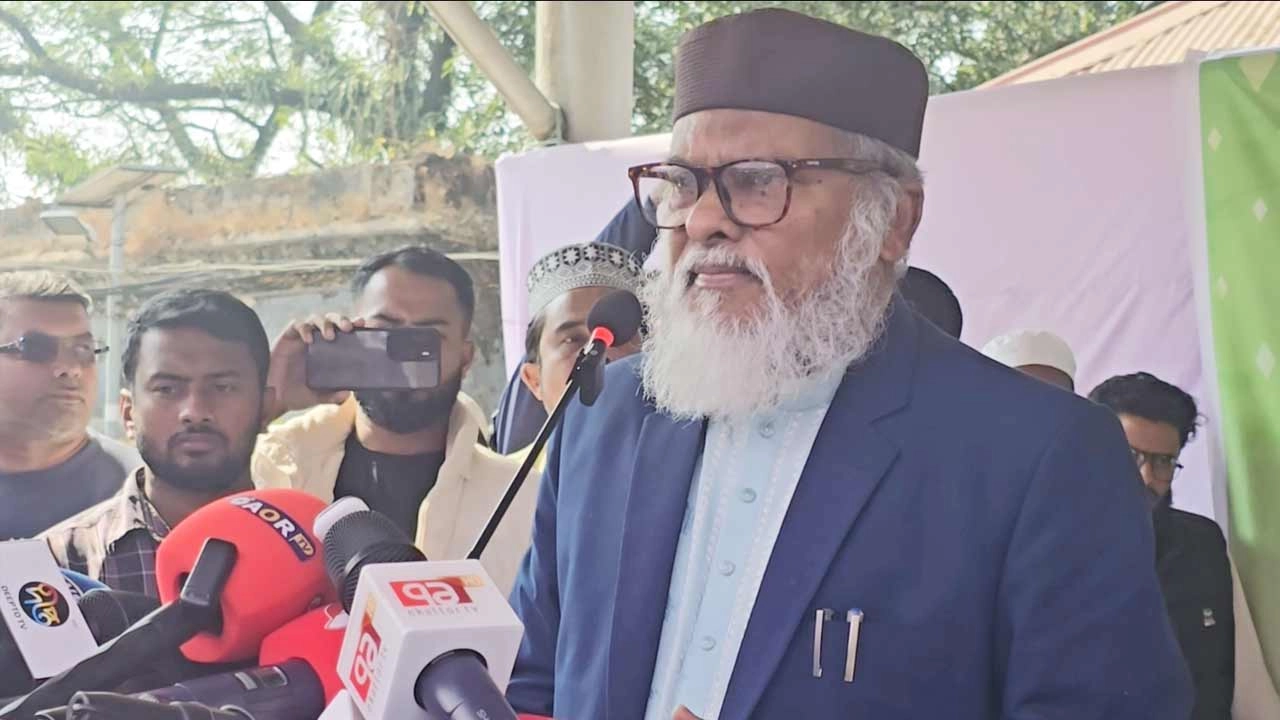 বক্তব্য রাখেন ধর্ম উপদেষ্টা আফম খালিদ হোসেন