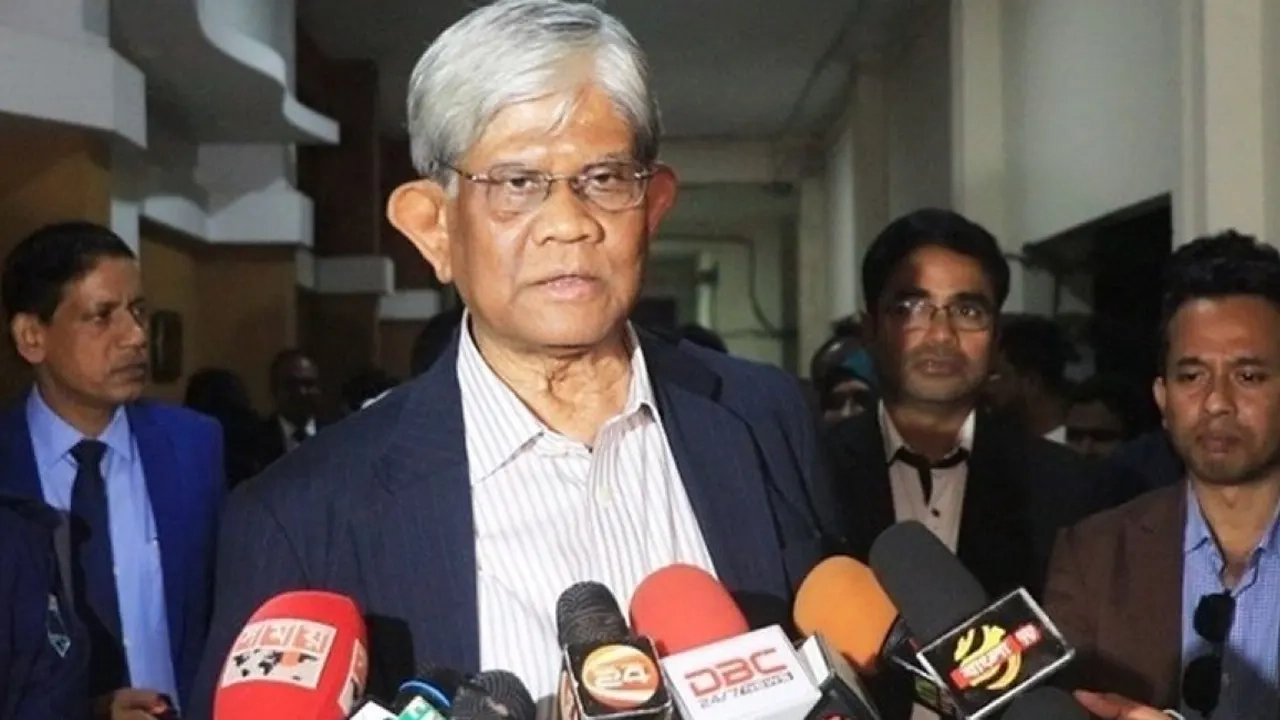 অর্থ উপদেষ্টা ড. সালেহউদ্দিন আহমেদ। 