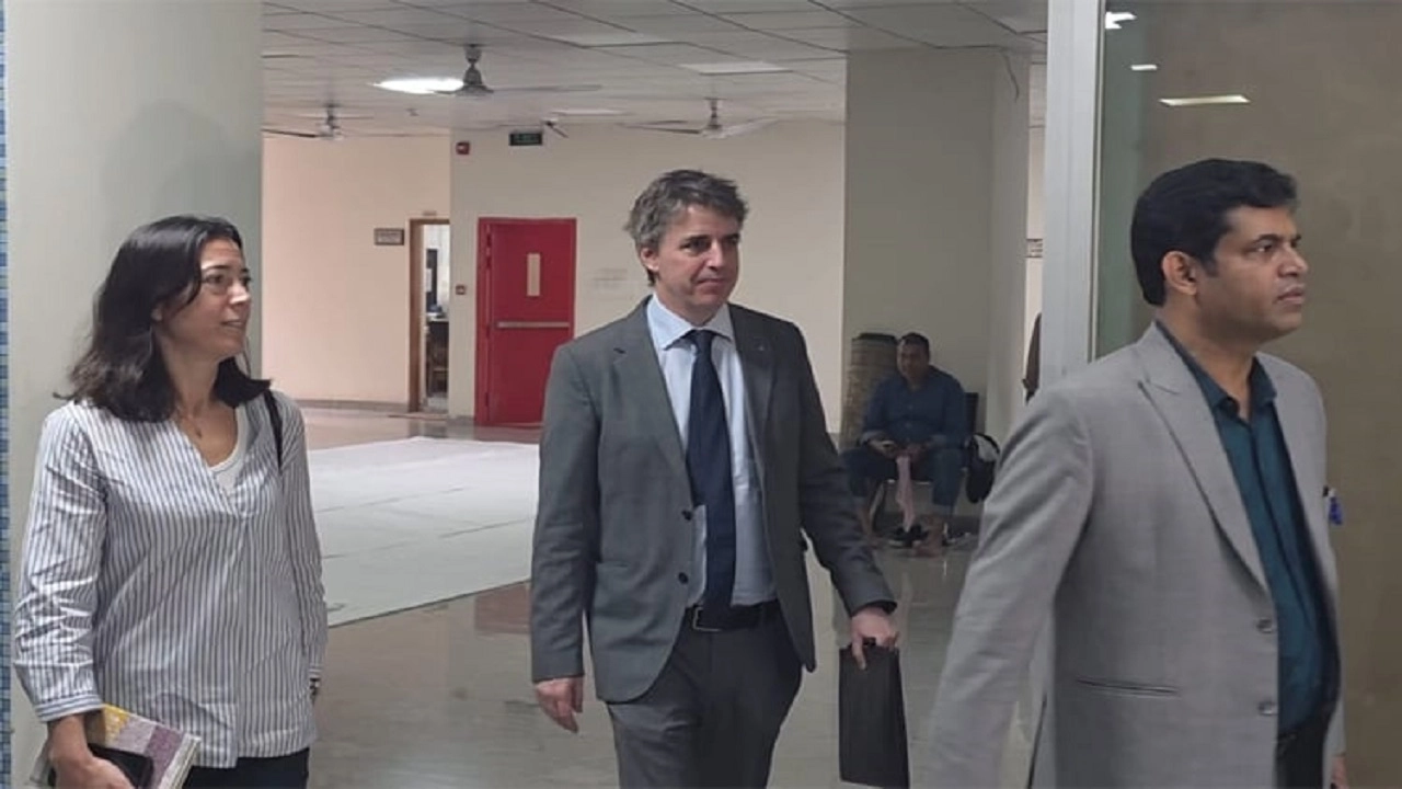 সিইসির সঙ্গে সুইডিশ রাষ্ট্রদূতের সাক্ষাৎ 