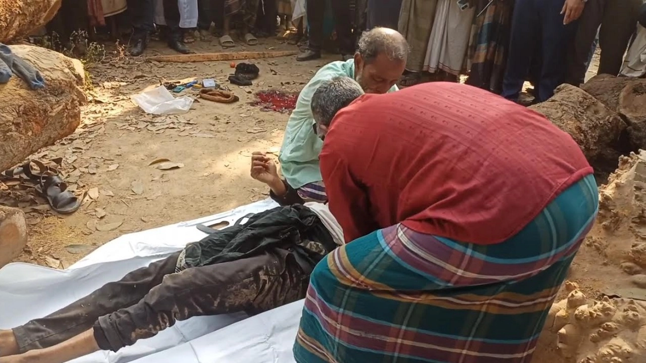 আসামি অপু আহমেদ (৪৫)