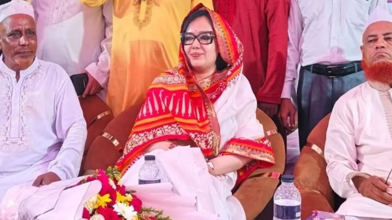 হাঁস মার্কা প্রতীকের স্বতন্ত্র প্রার্থী ব্যারিস্টার রুমিন ফারহানা