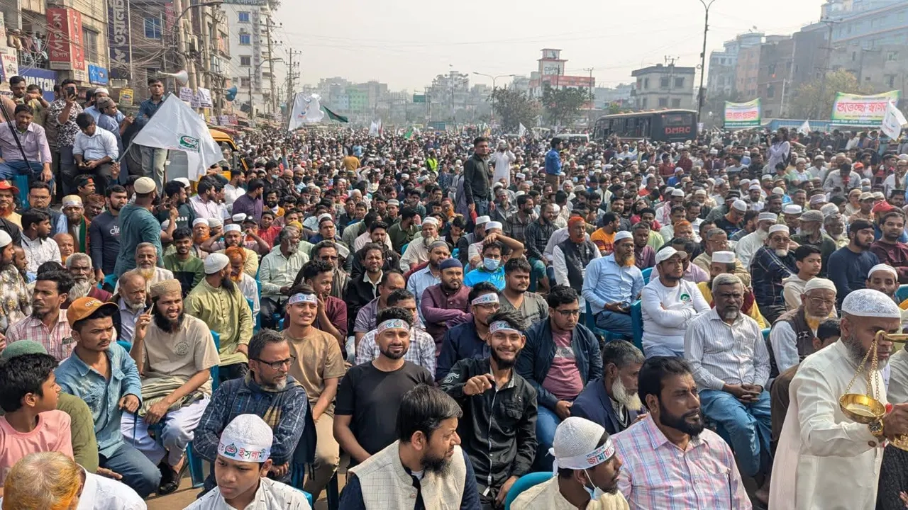 যাত্রাবাড়ি মোড়ের নিকটে কাজলারপার নামক স্থানে দাড়িপাল্লা প্রতিকের সমাবেশের একাংশ