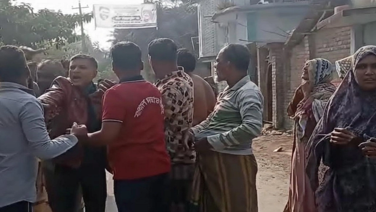 আলমডাঙ্গায় জামায়াতের নারী কর্মীদের হেনস্তা