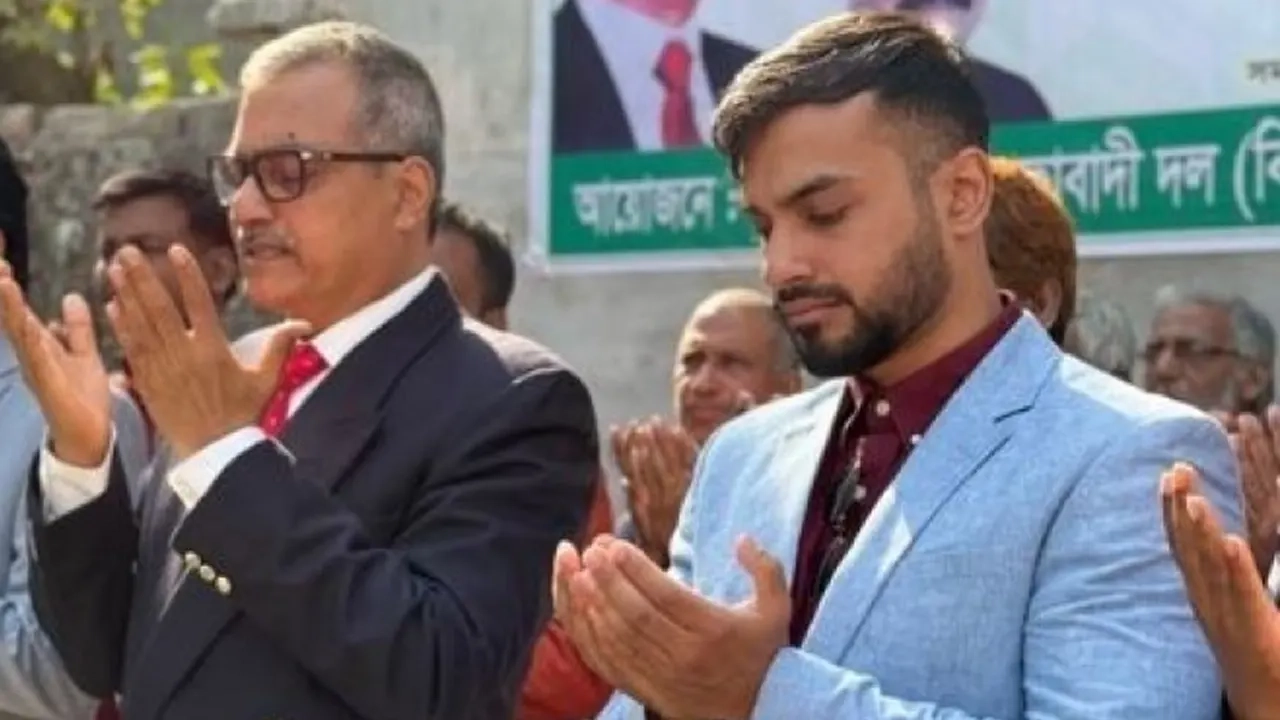 বিএনপির প্রার্থী হারুনুর রশীদ ও তার ছেলে রুবাইয়াত ইবনে হারুন রাফি 