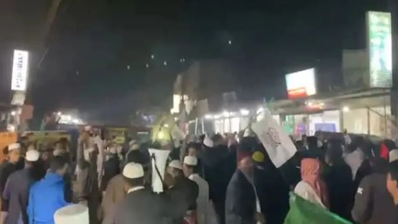 ভোলার বোরহানউদ্দিন উপজেলায় বিএনপি ও জামায়াতে ইসলামীর কর্মী-সমর্থকদের মধ্যে সংঘর্ষের ঘটনা ঘটে